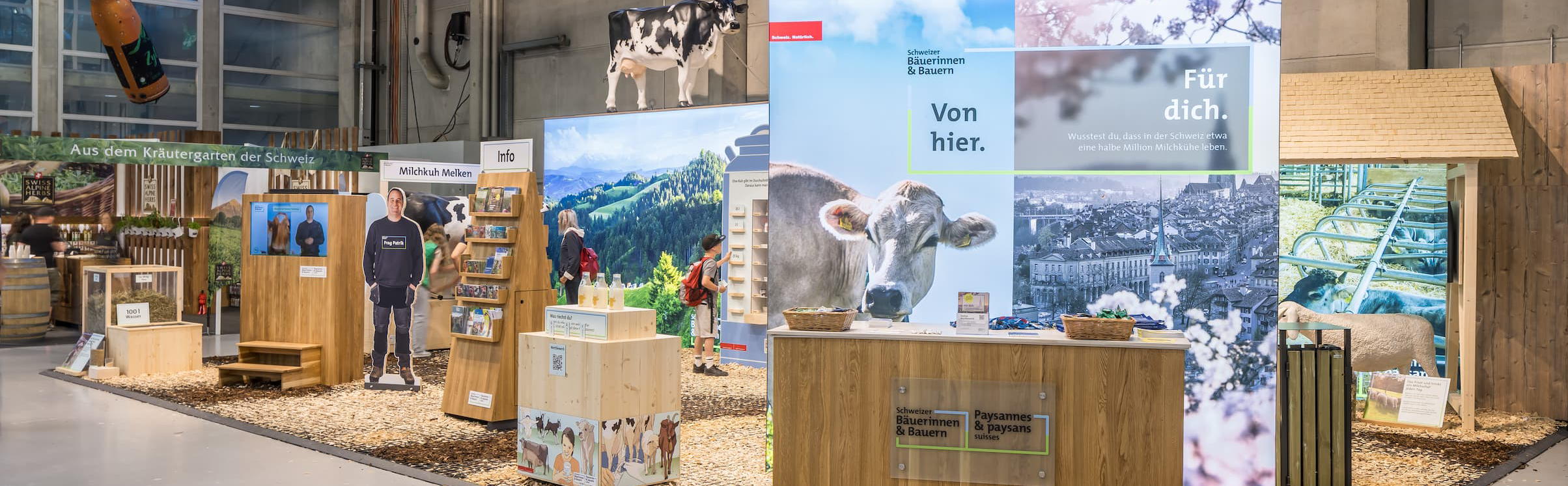 Lo stand espositivo degli agricoltori svizzeri.